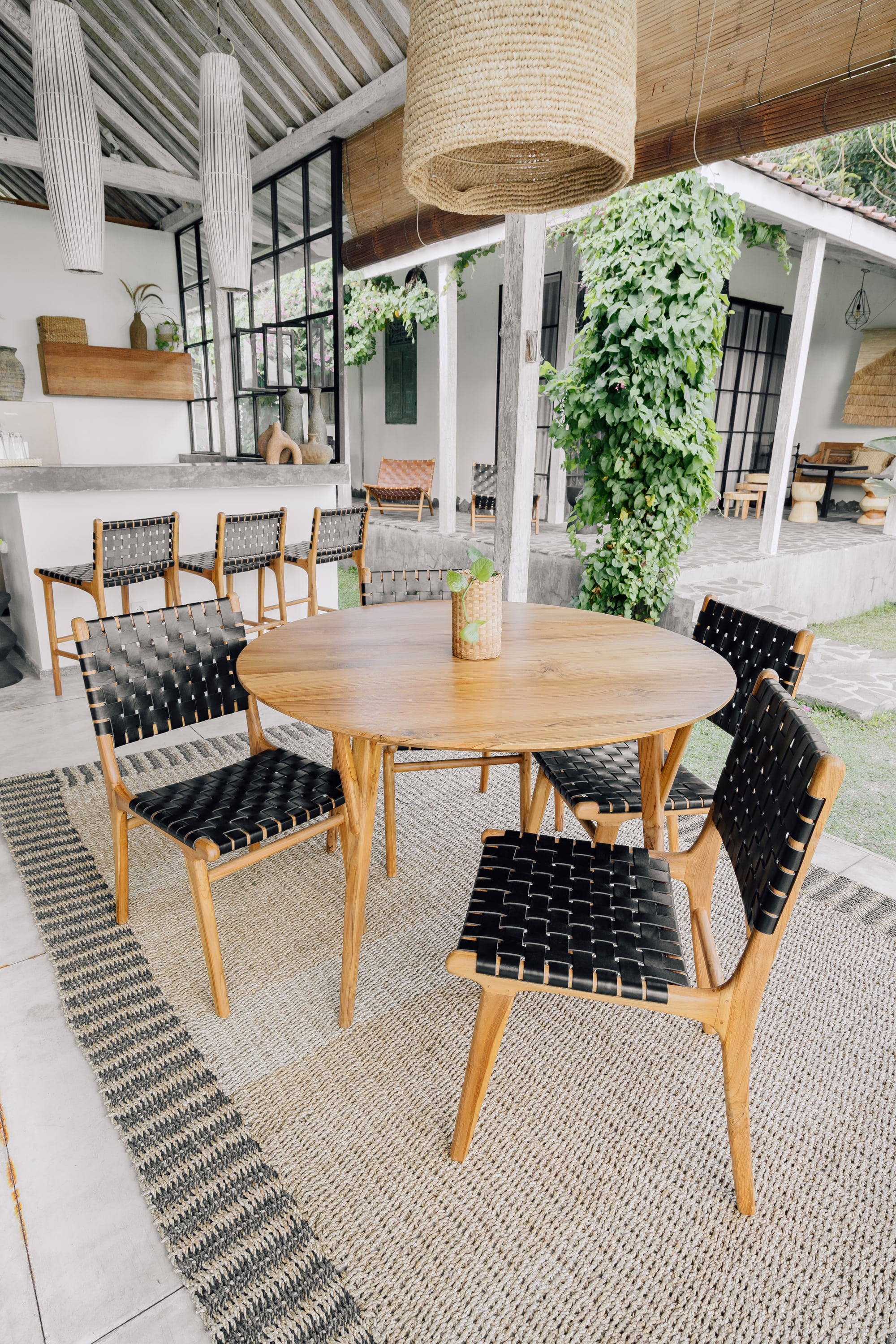 Dining Bundle: Pantai Teak Table Ø 120 cm + Umalas Chairs