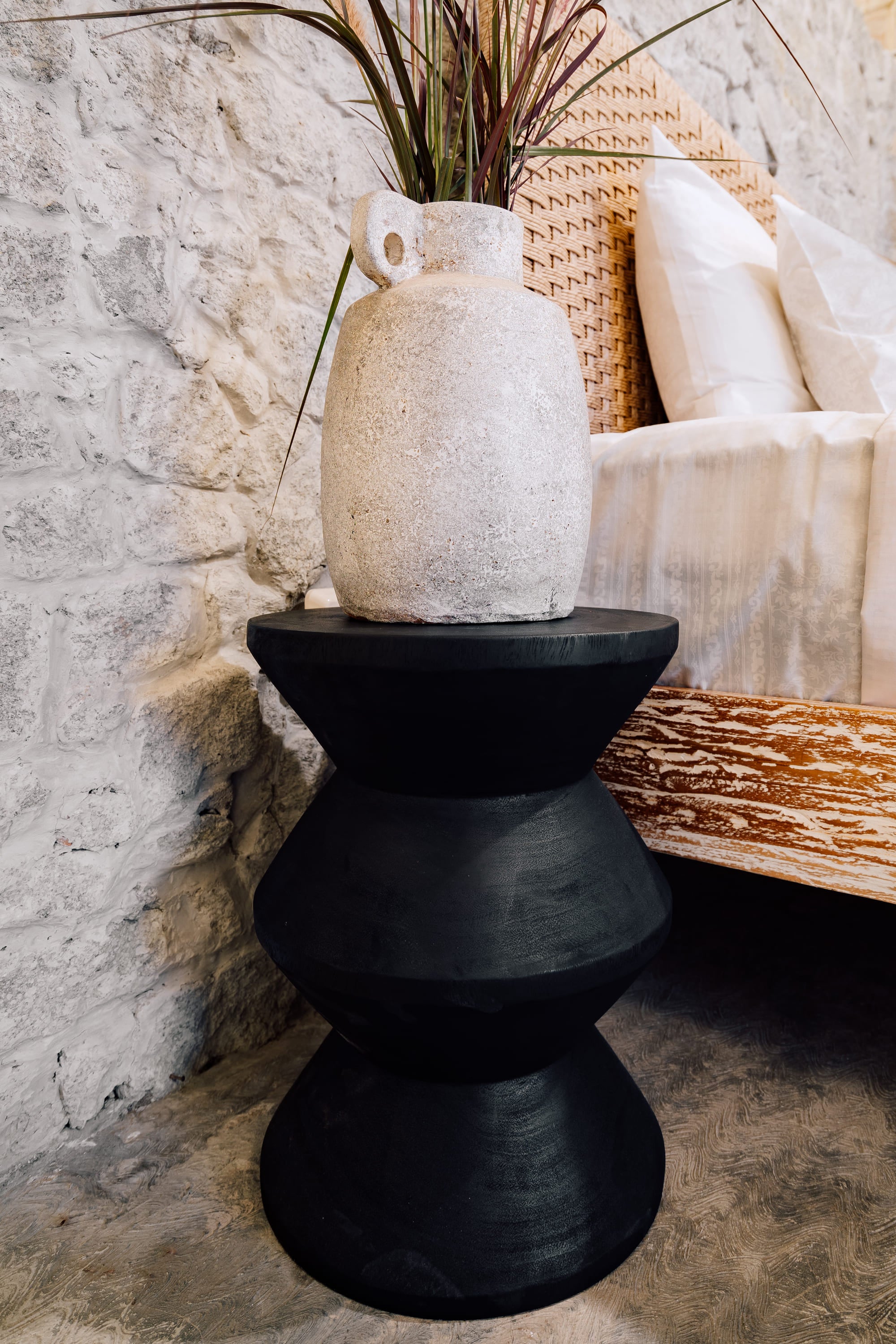 Hourglas 'Java' Stool - Black