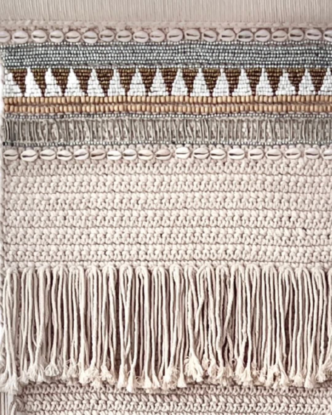 Makraméväggbonad - Pärlor & snäckor, 100x55 cm