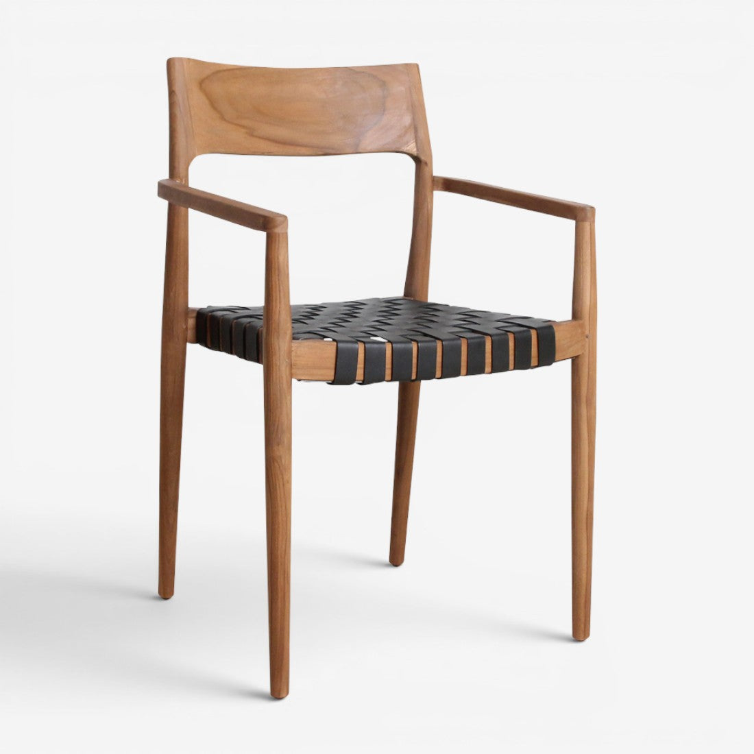 Kayu Living Freya dining chair with armrests in natural teak wood and black leather seat. Modern design.