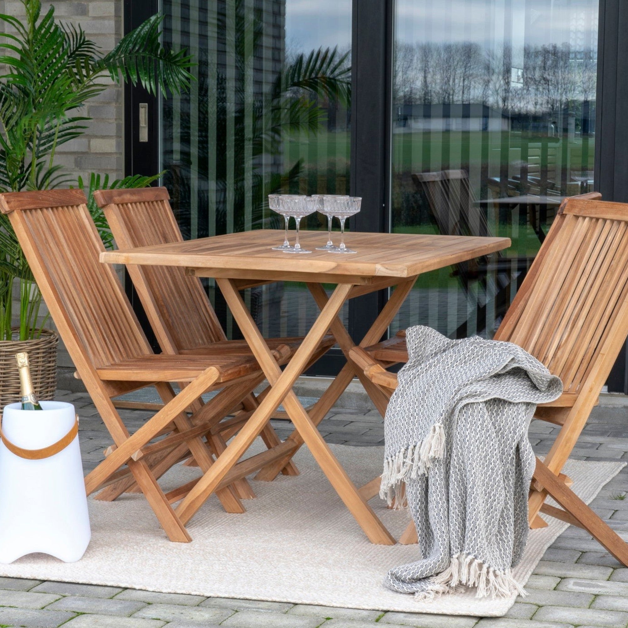 Kayu Living Menorca sand rug, 100% recycled PET, 140 x 200 cm, indoor/outdoor use, fade & moisture resistant.