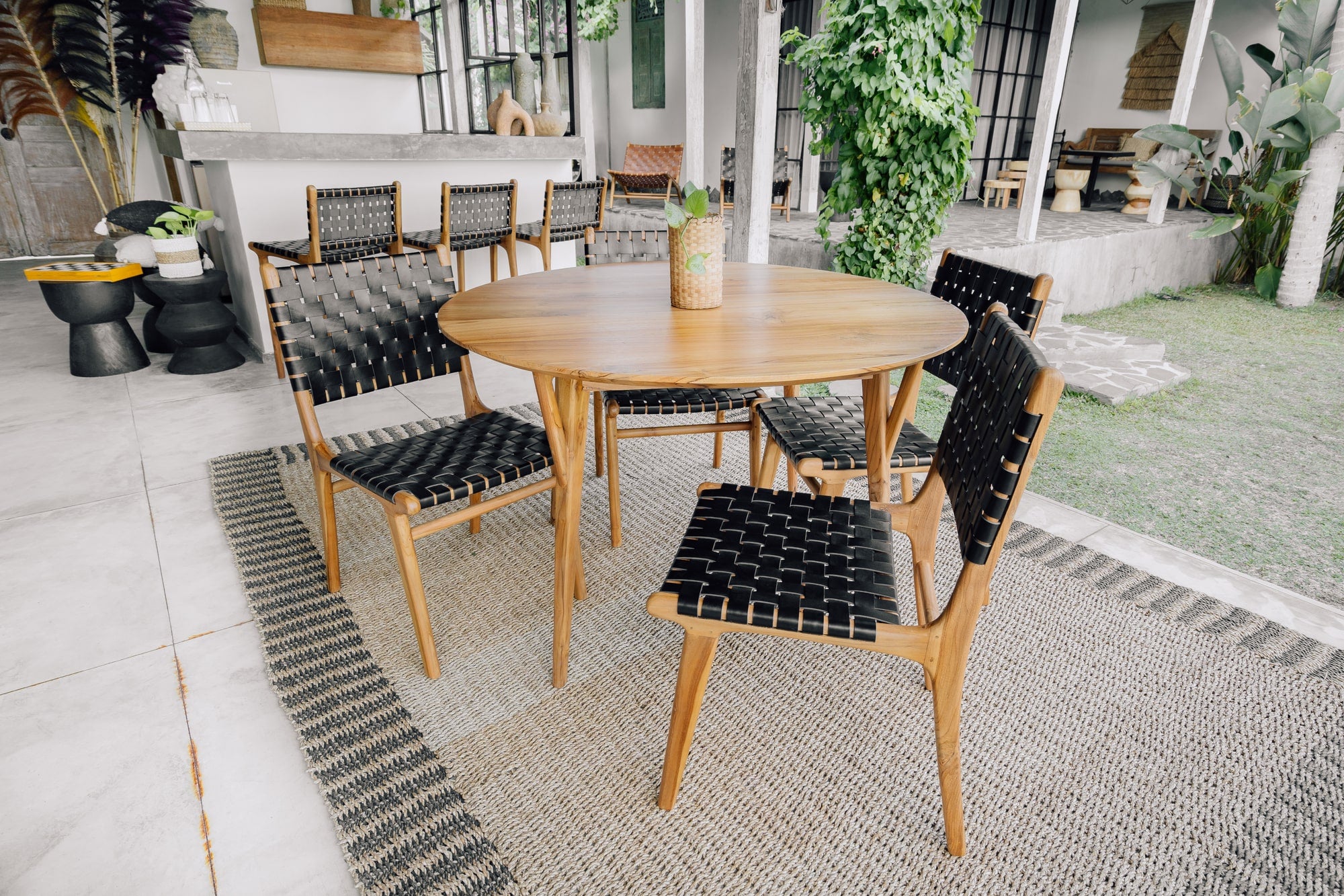 Chair in Solid Teak and Handwoven Leather