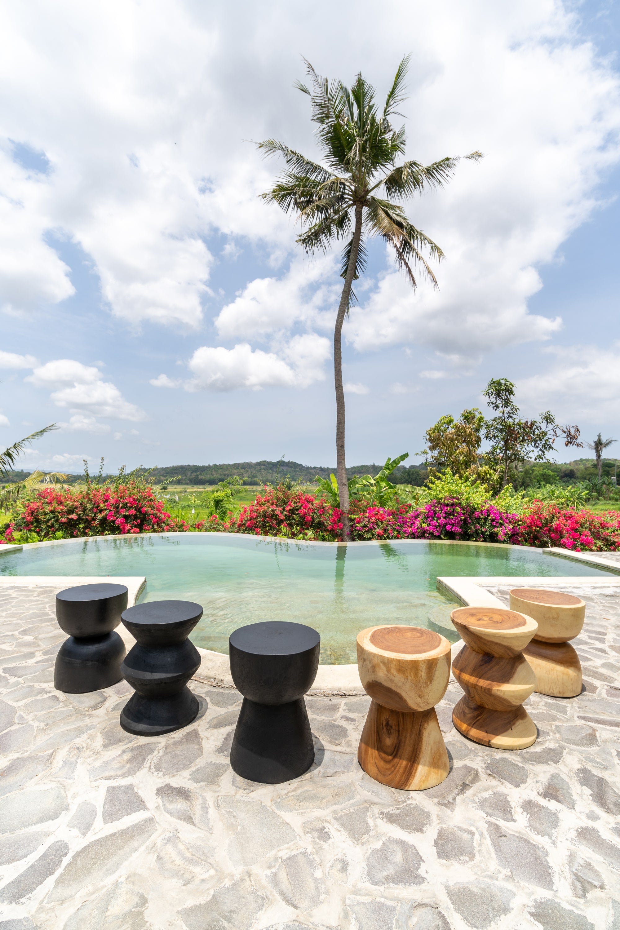 1/2 Cupped Stool - Black