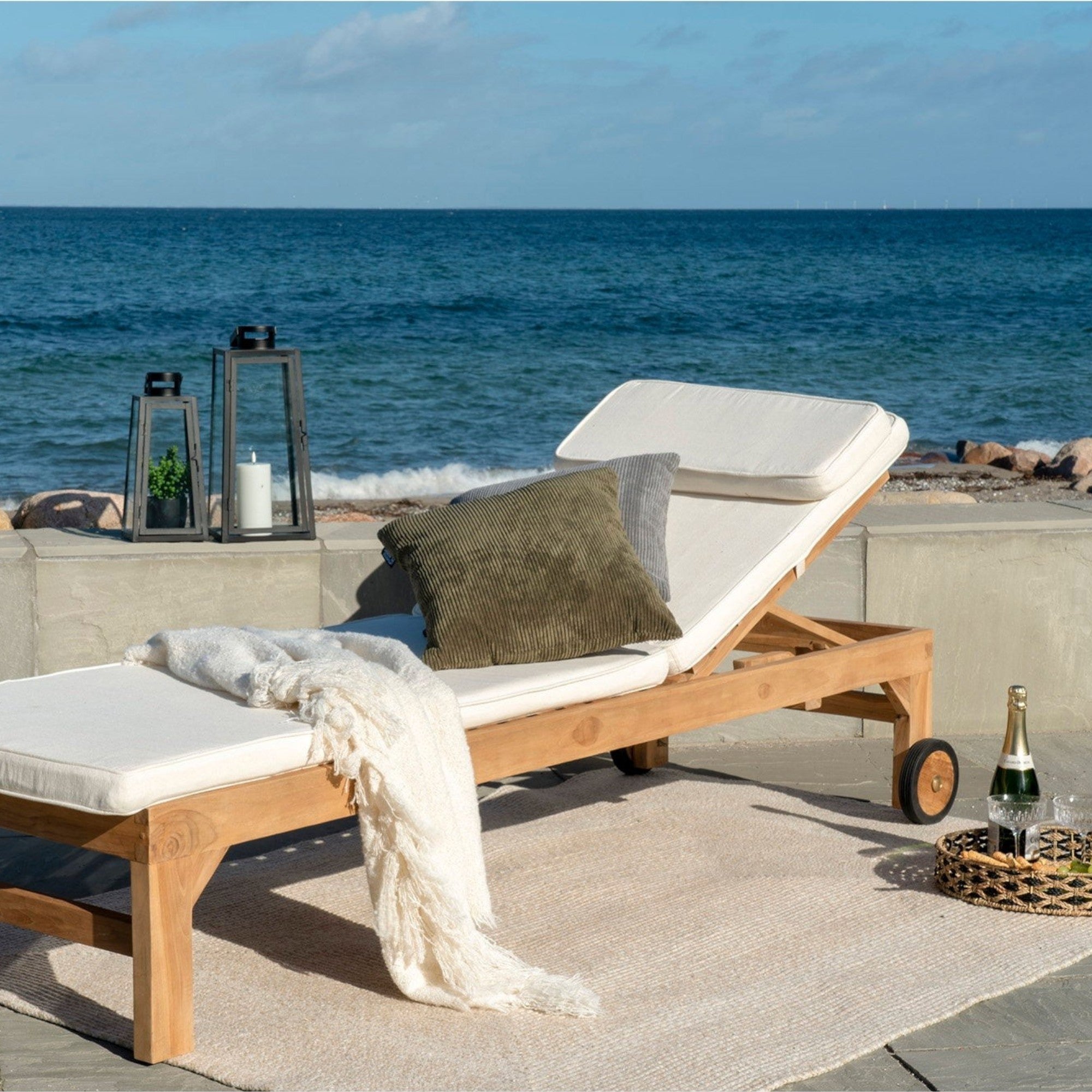 Kayu Living Menorca sand rug, 100% recycled PET, 140 x 200 cm, perfect for indoor/outdoor use.