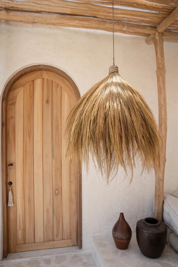 Kayu Living Rayung pendant lamp made of natural straw, featuring a flowing silhouette and organic texture. Perfect for dining rooms and living areas.